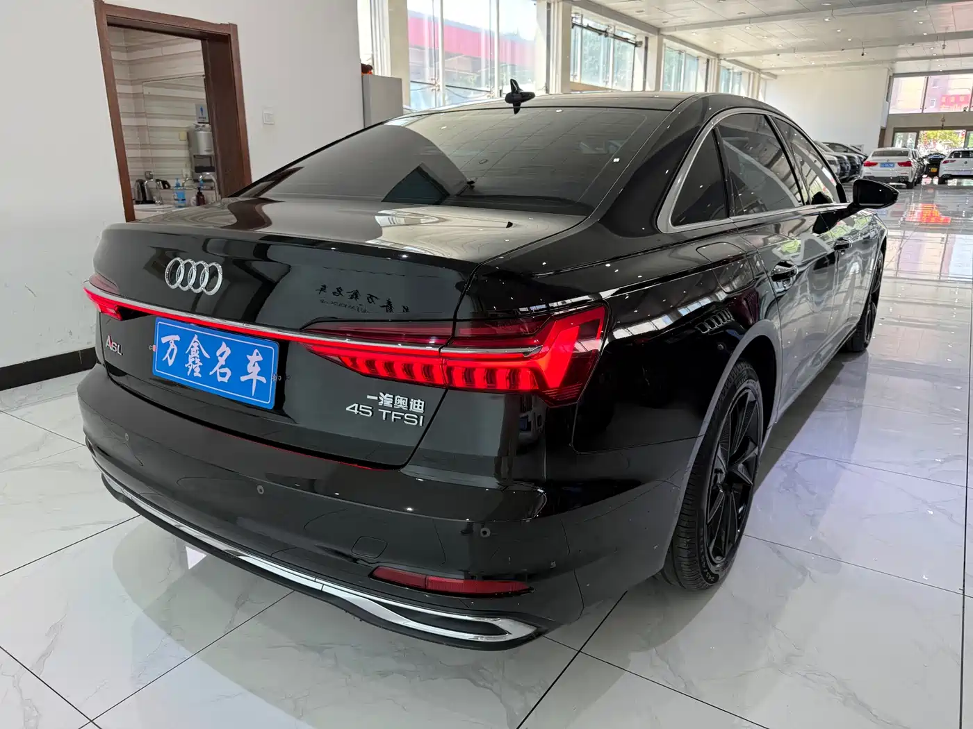 Audi A6L 2023 45 TFSI Premium Selection Elegance фото 18