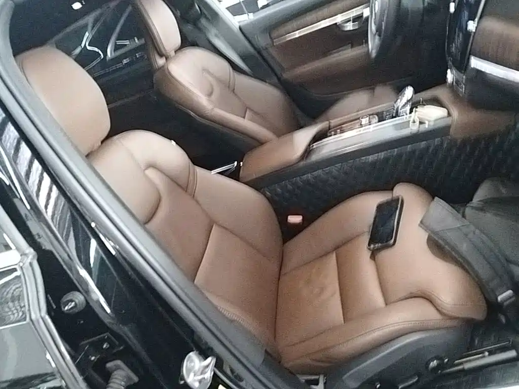 Фото 25 - Volvo S90