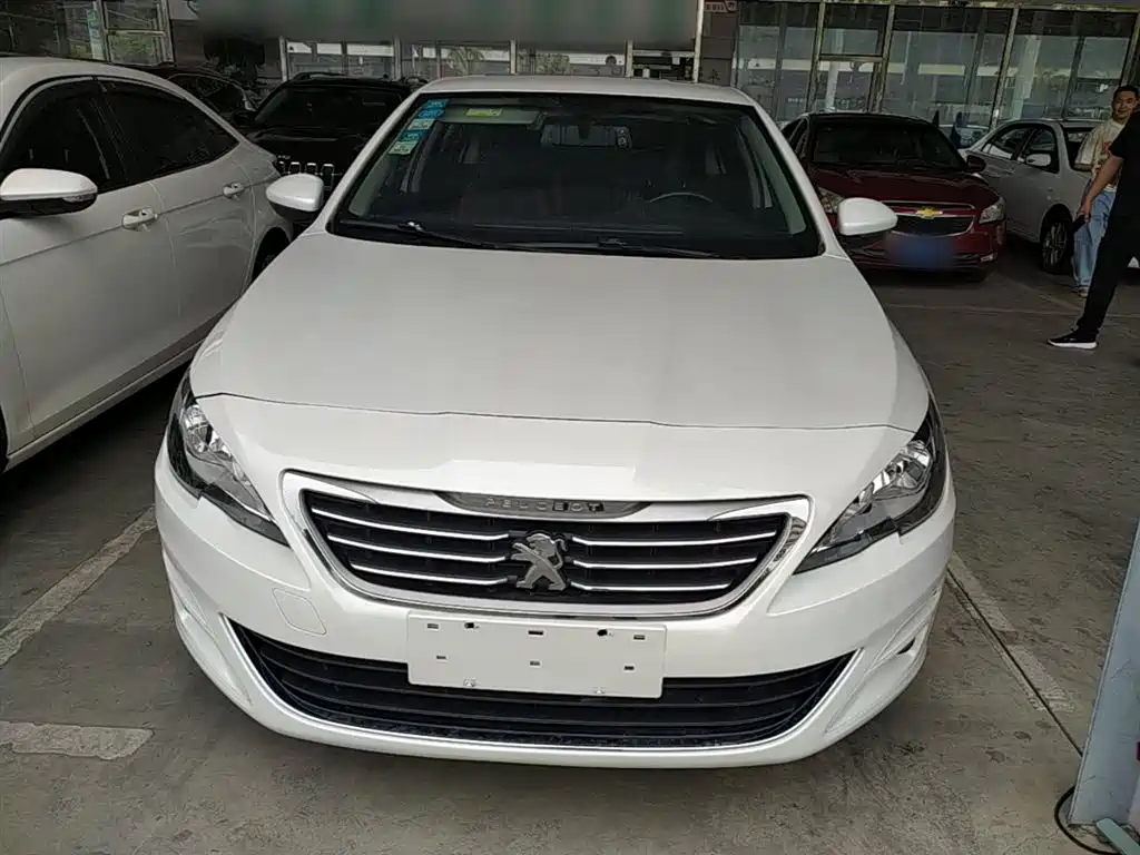 Peugeot 408 2015 Model 1.2T Automatic Luxury Edition фото 3