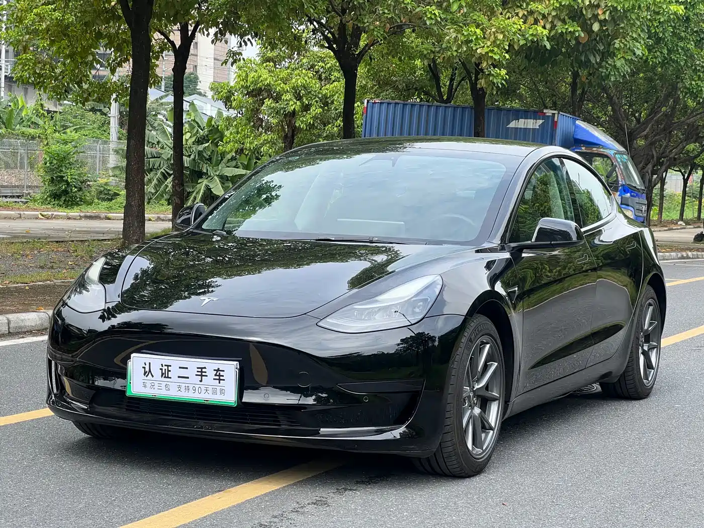 Фото 1 - Tesla Model 3