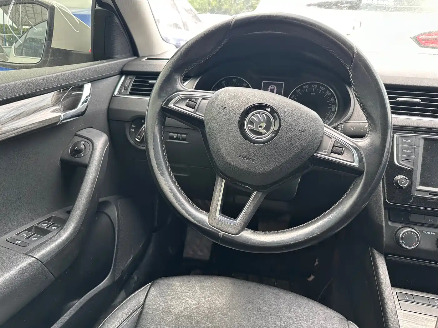Škoda Octavia 2017 1.6L Automatic Smart Edition фото 7