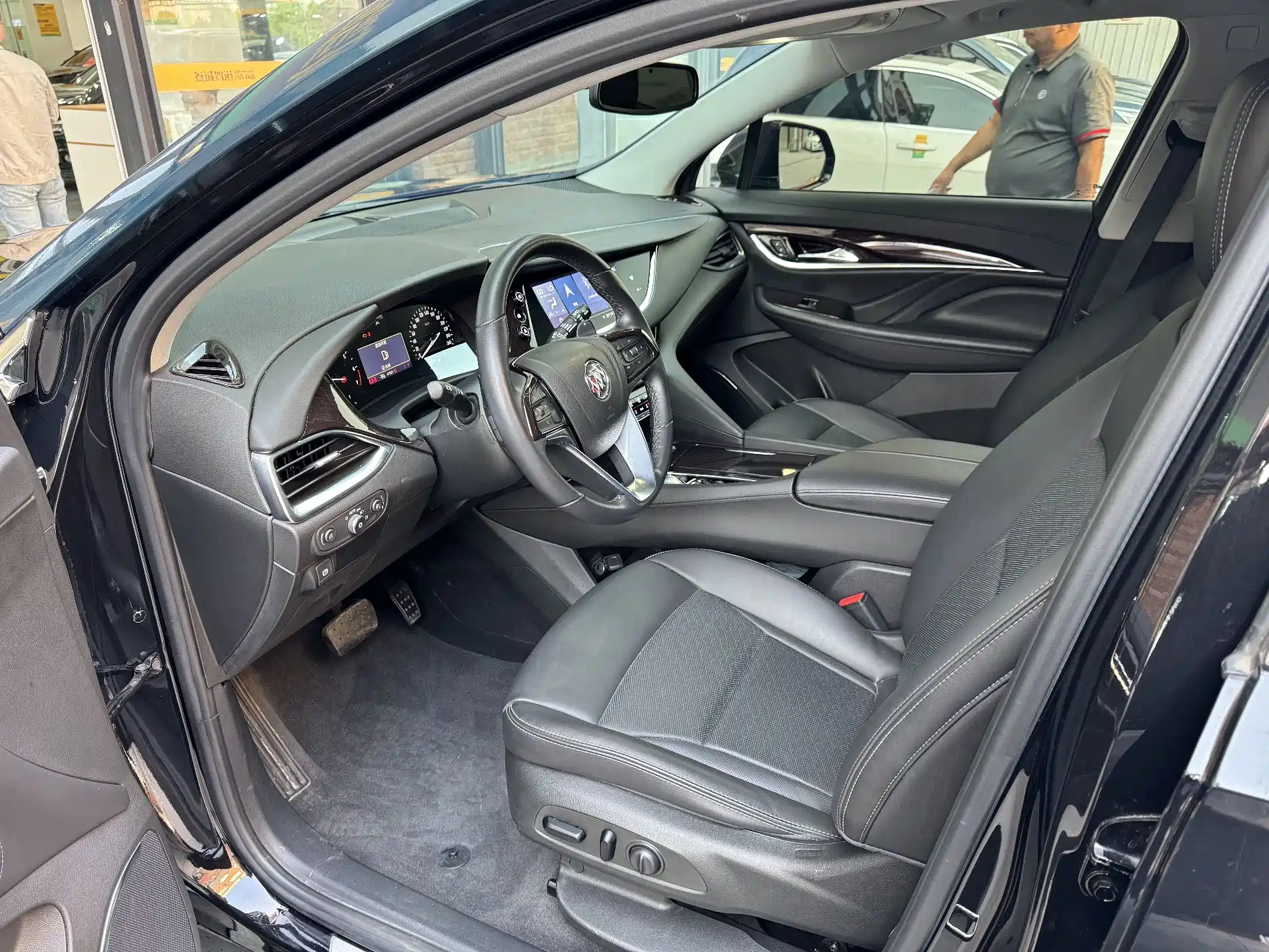 Фото 8 - Buick Enclave