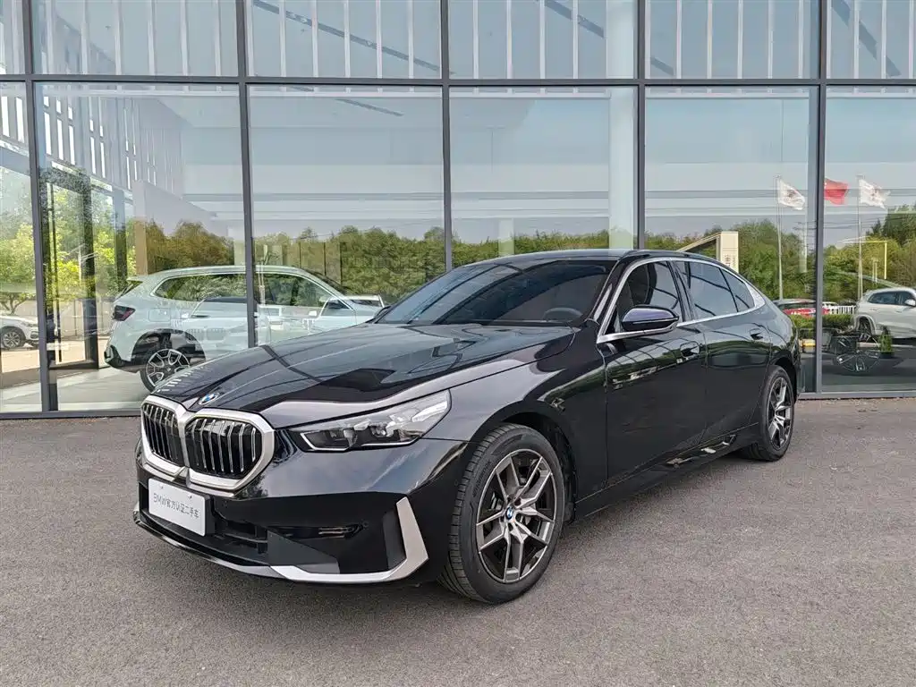 BMW 5-SERIES 2025