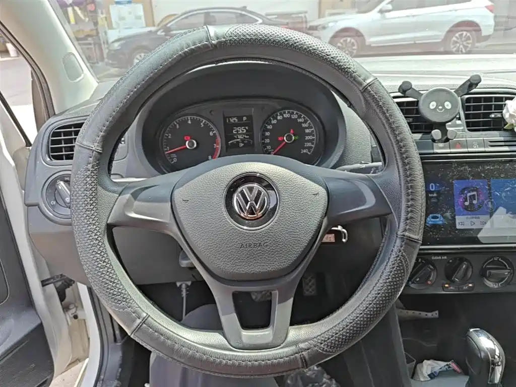 Volkswagen Polo 2018 1.5L Auto Safe Drive фото 11