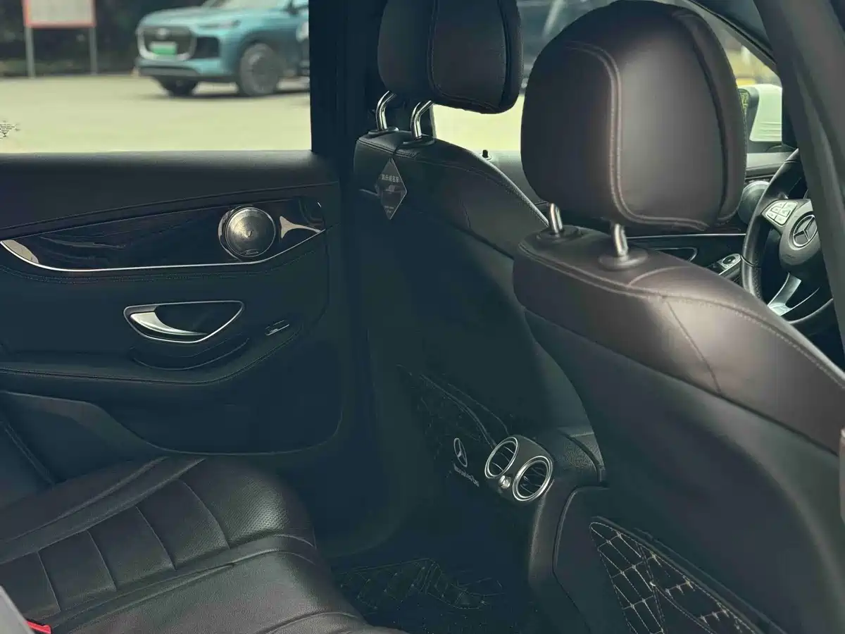 Mercedes-Benz GLC 2018 GLC 260 4MATIC Luxury фото 11