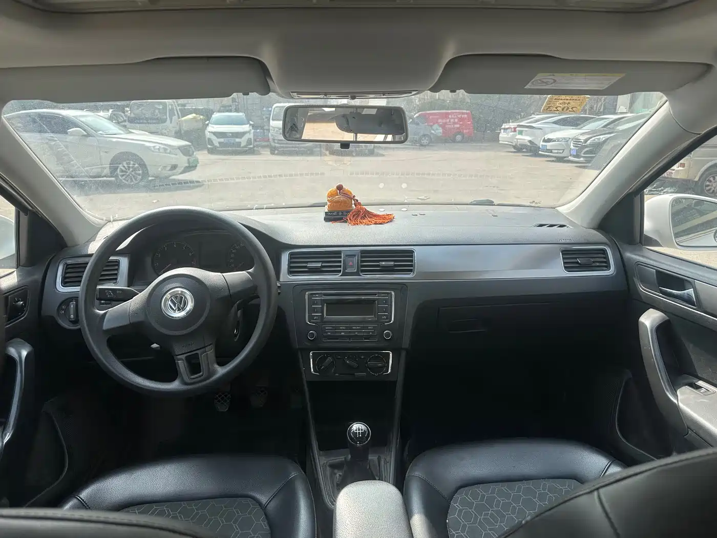 Volkswagen Santana 2015 1.6L Manual Comfort Edition фото 8