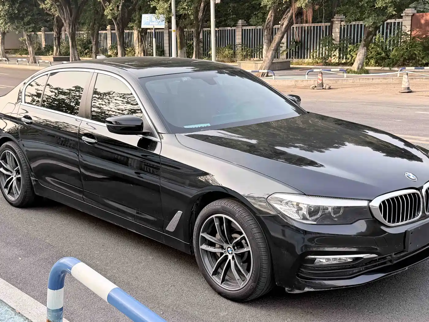 BMW 5 Series 2017 528Li Leading Edition фото 3