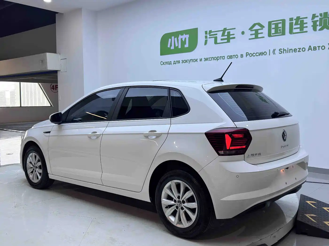 VOLKSWAGEN POLO