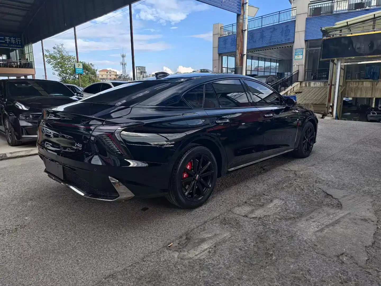 Фото 9 - Hongqi H6