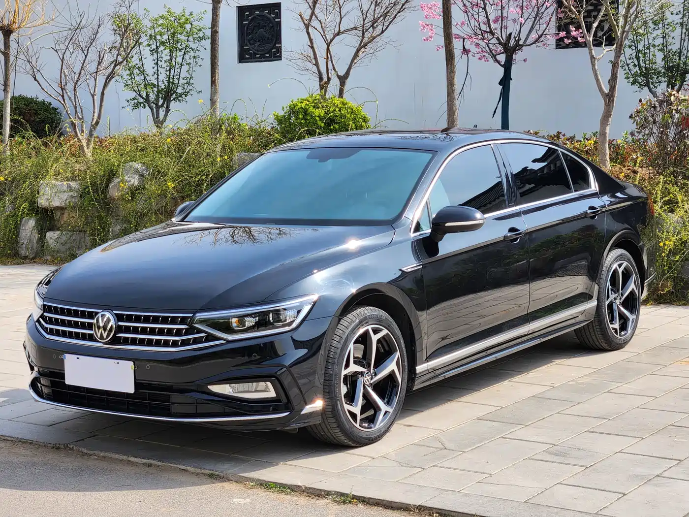 Volkswagen Magotan 2023 Model 2 Million Commemorative Edition 330TSI DSG Luxury фото 2