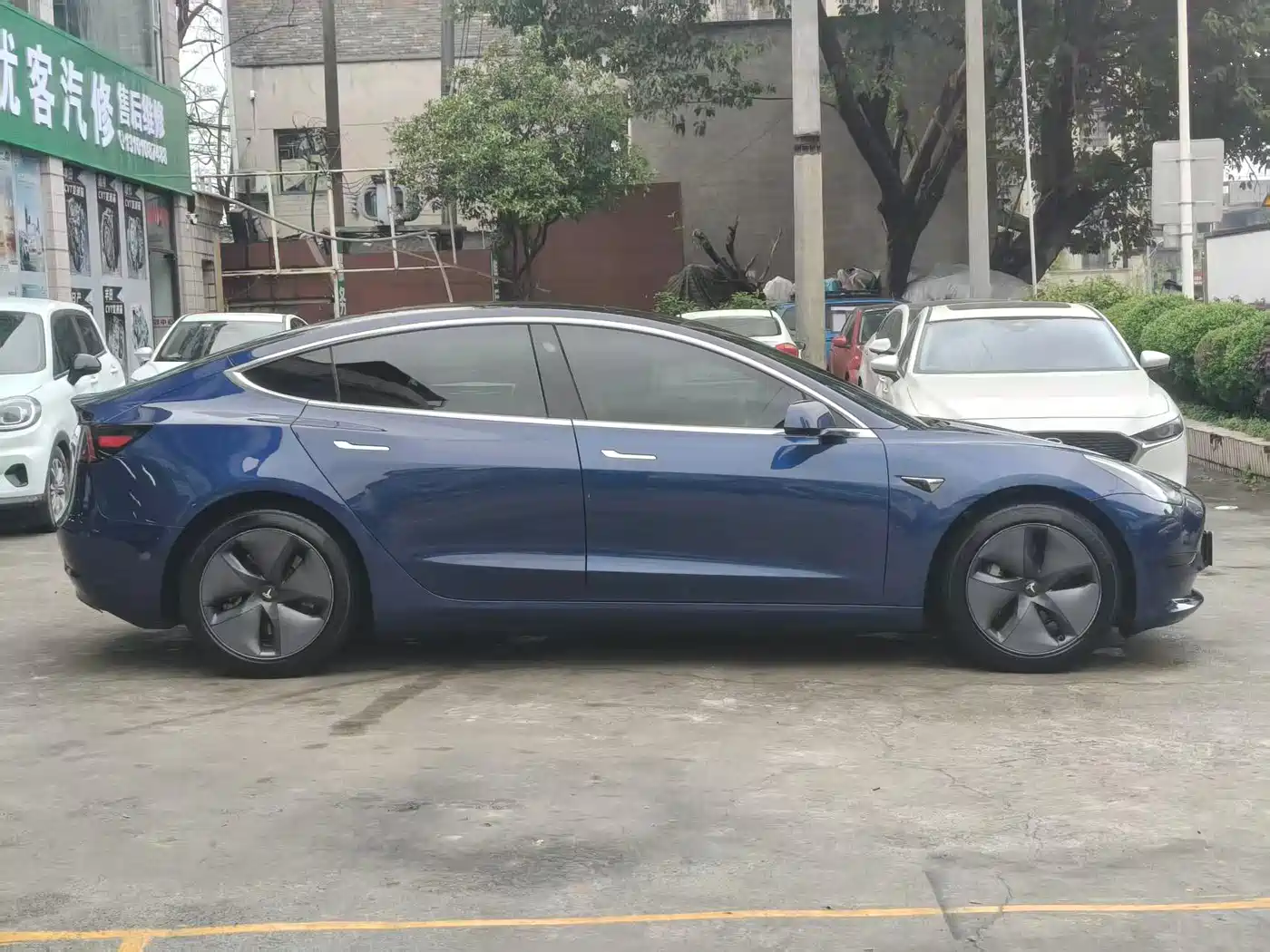 TESLA MODEL 3