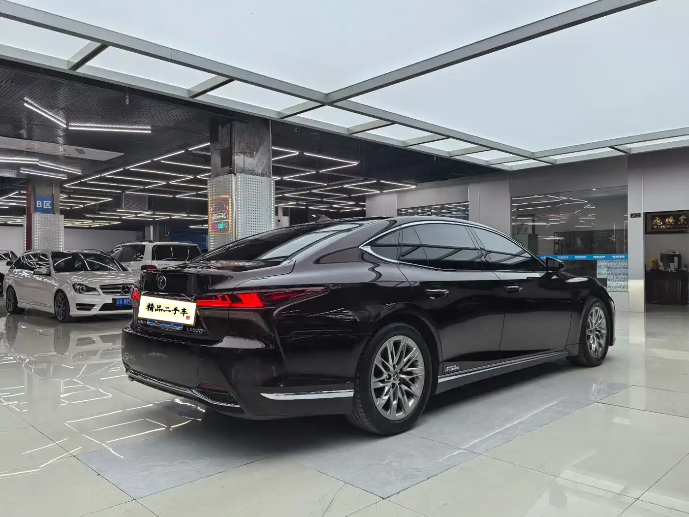 Lexus LS 2021 500h Luxury Edition фото 3