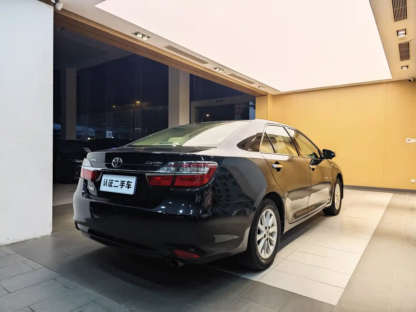 Toyota Camry 2016 2.0E 10th Anniversary Elite Edition фото 30