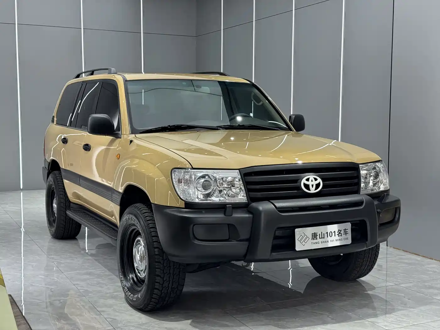 Toyota Land Cruiser 2005 Model 4.7L Automatic VX-R Luxury DVD Edition фото 3