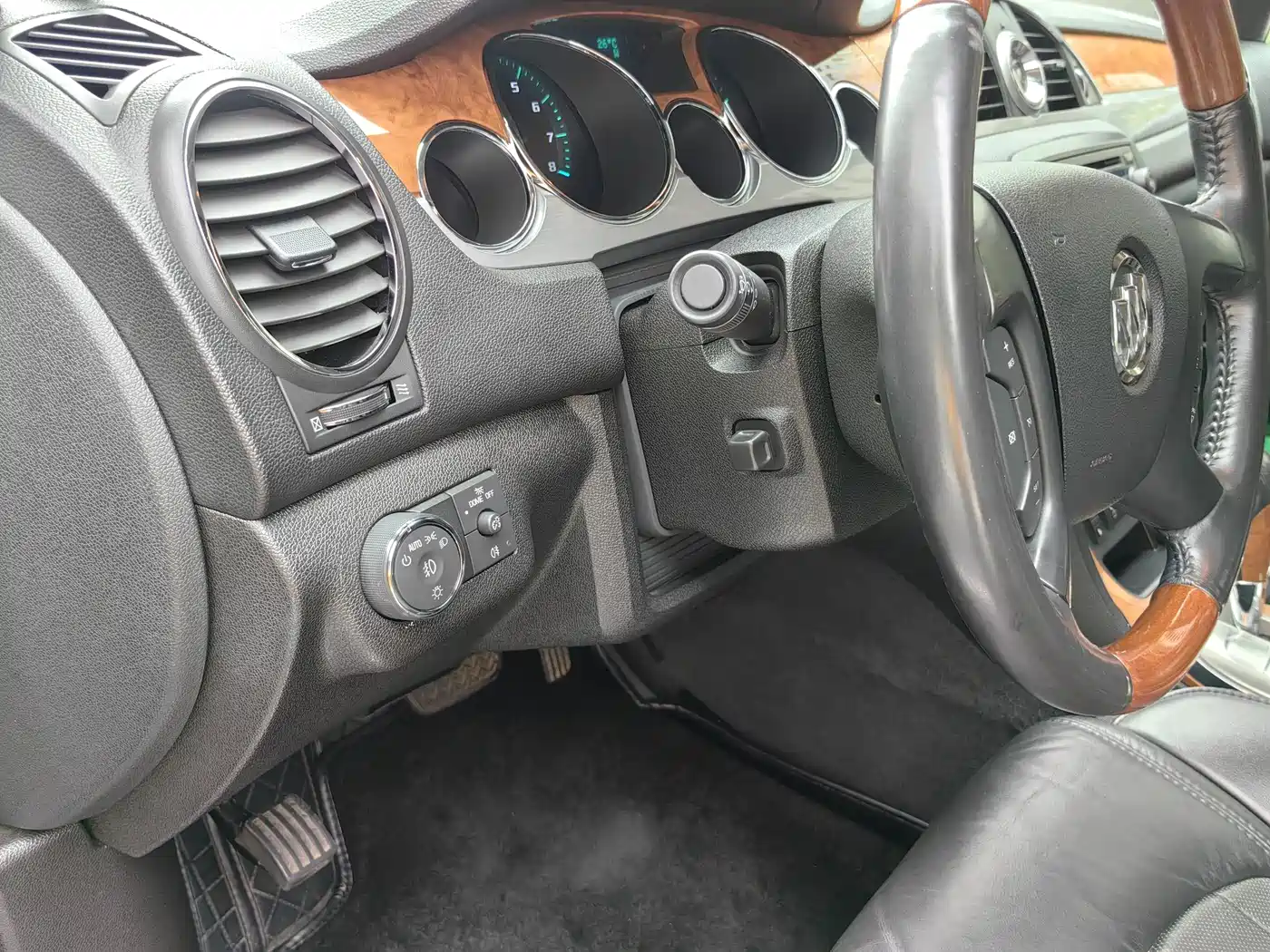 Buick Enclave 2010 3.6L Flagship Edition фото 32