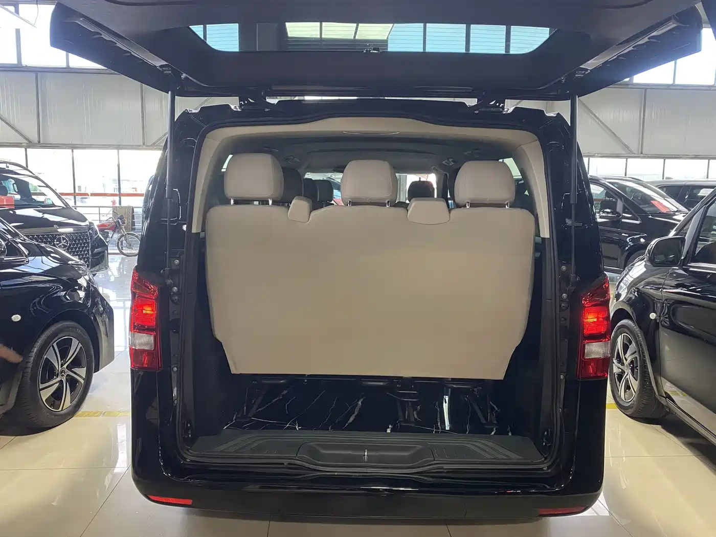 Photo 15 - Mercedes-Benz Vito
