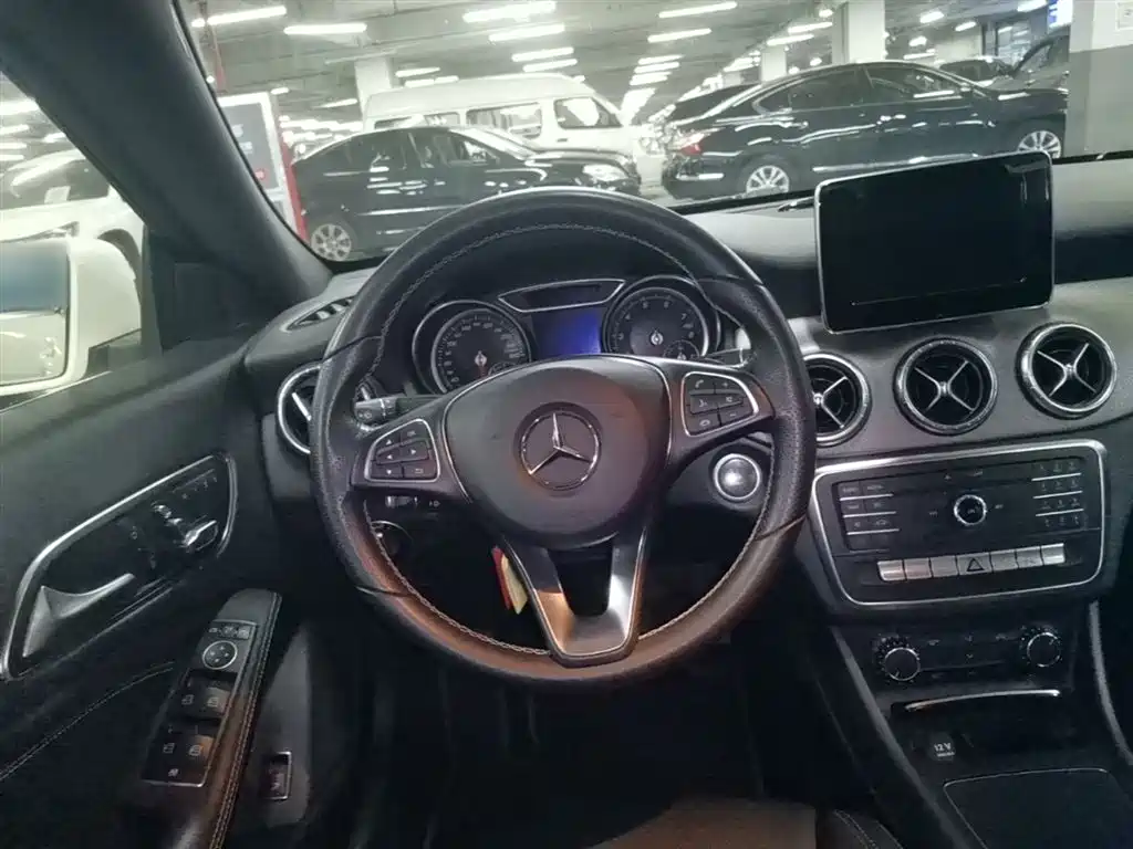 Mercedes-Benz CLA (Import) 2017 CLA 200 Fashion фото 17