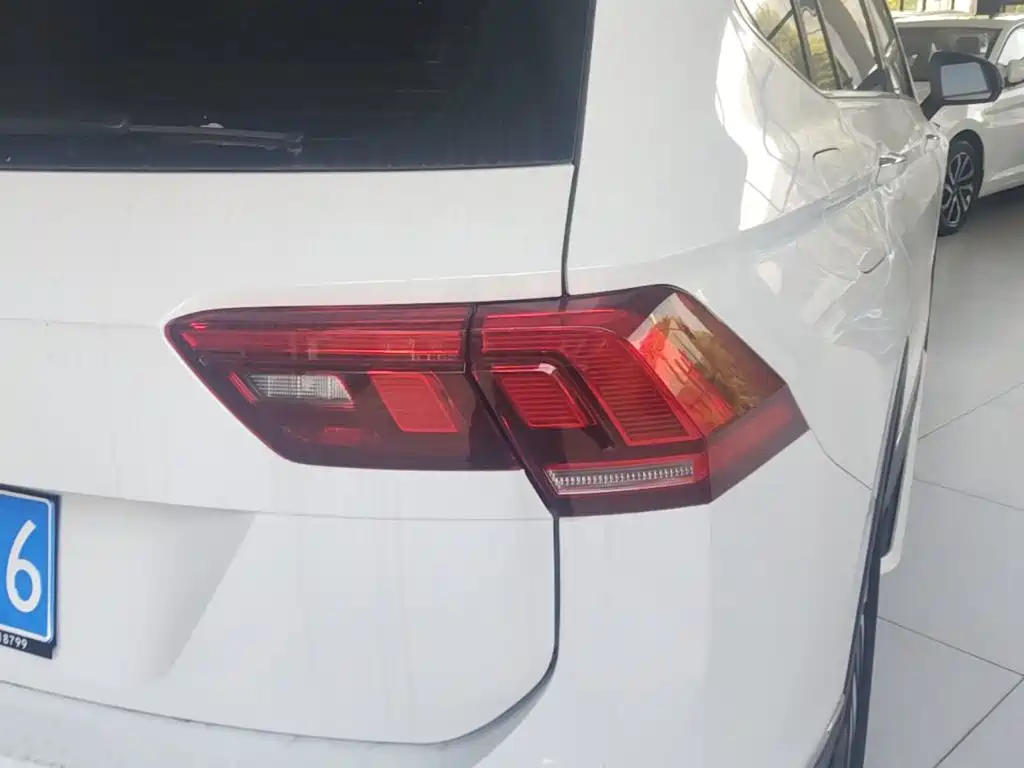 Фото 8 - Volkswagen Tiguan L