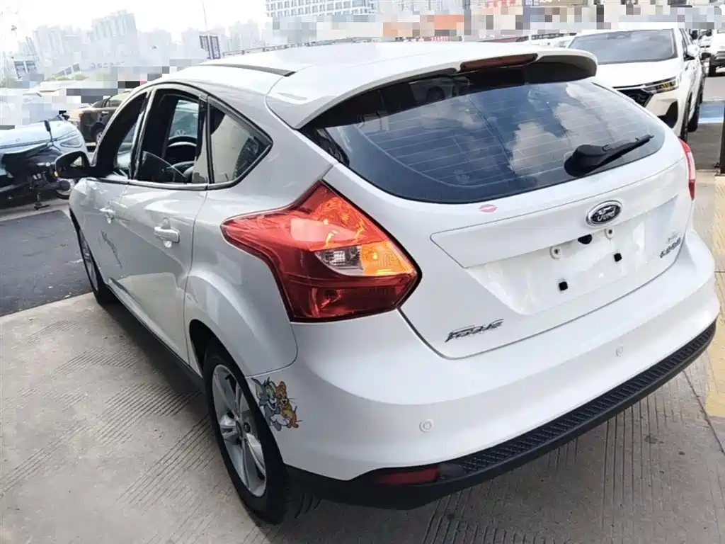 Фото 5 - Ford Focus