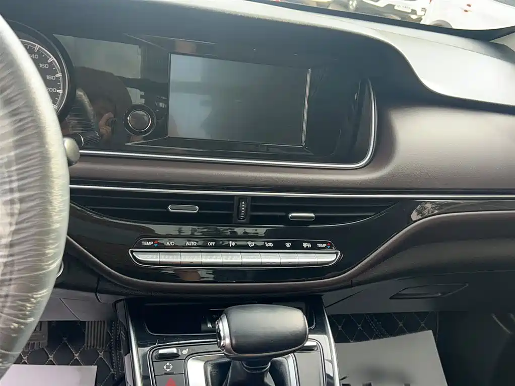 GAC Trumpchi Trumpchi M6 2019 270T Automatic Premium Edition (7-Seater) China V фото 4