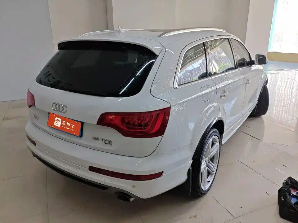 Фото 2 - Audi Q7