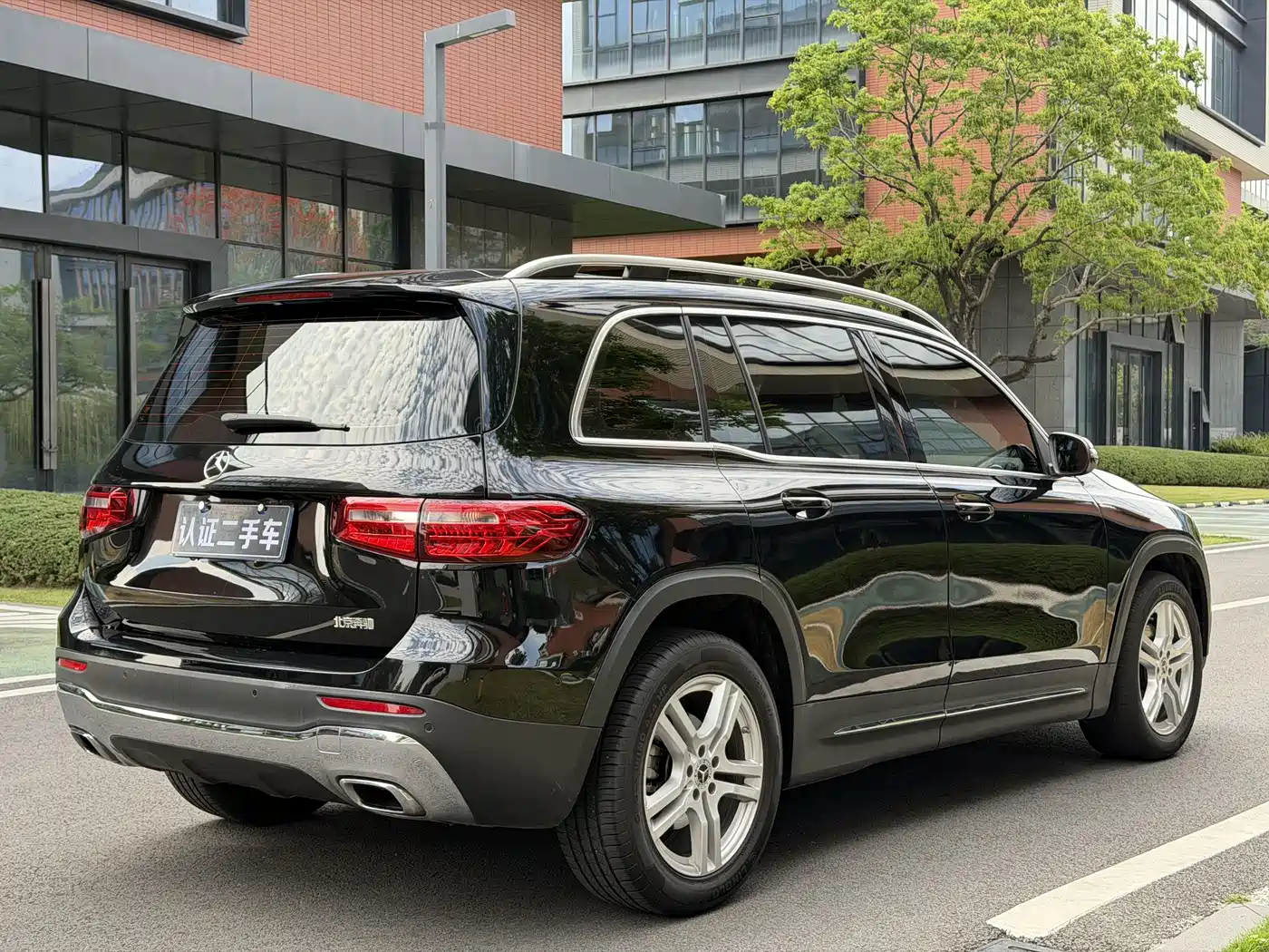 MERCEDES-BENZ GLB