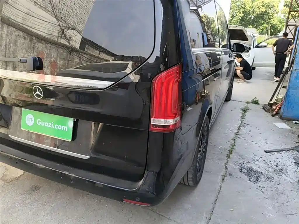 Mercedes-Benz V-Class 2018 V 260 L Premium Long Wheelbase Edition China VI фото 8