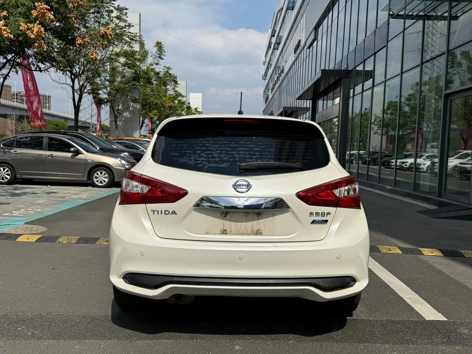 Photo 7 - Nissan Tiida