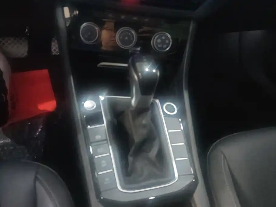 Volkswagen Sagitar 2022 280TSI DSG Surpassing Edition фото 16