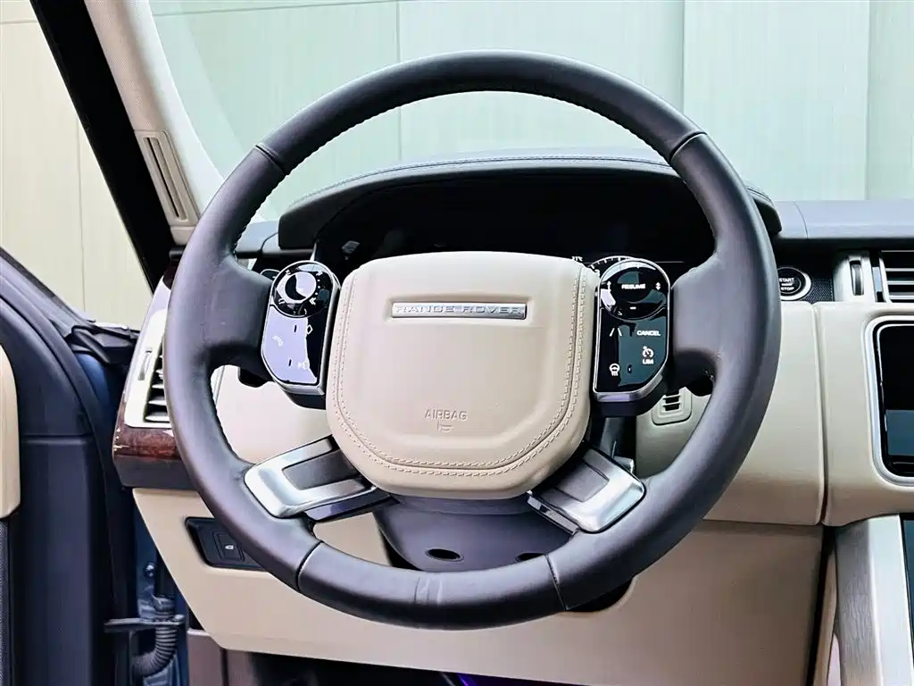 Land Rover Range Rover 2020 3.0 L6 Heritage Extended Edition фото 10