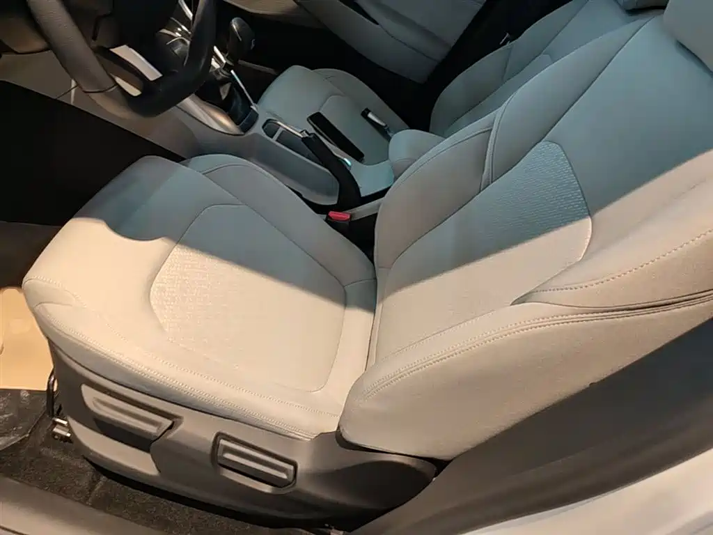 SAIC Maxus Maxus G50 2023 Model 1.5T Manual Joyride A фото 15