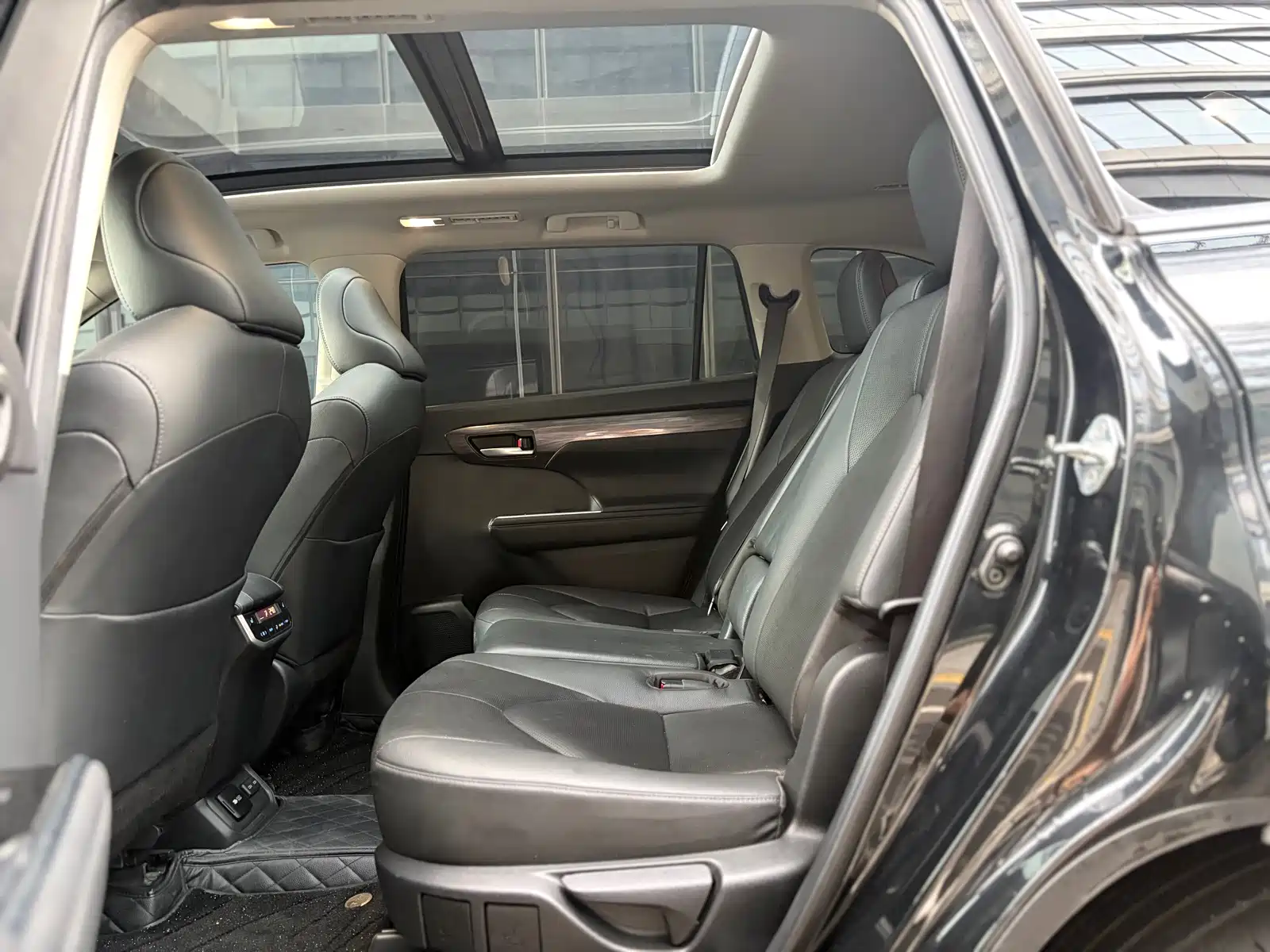 Фото 18 - Toyota Highlander