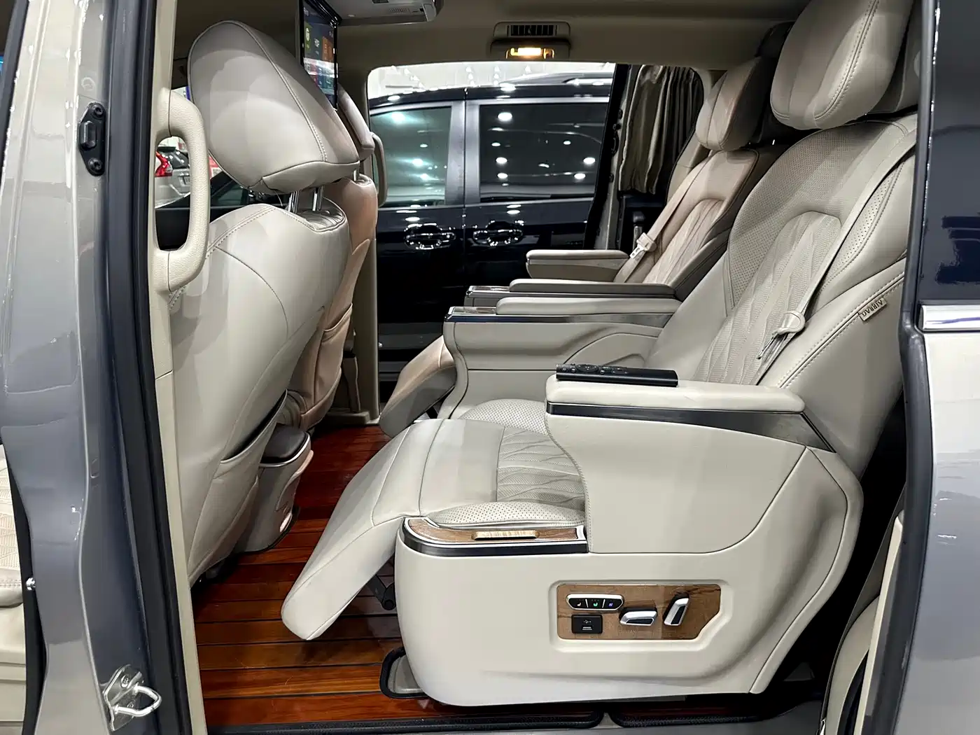 Buick GL8 2018 28T Comfort China VI фото 16