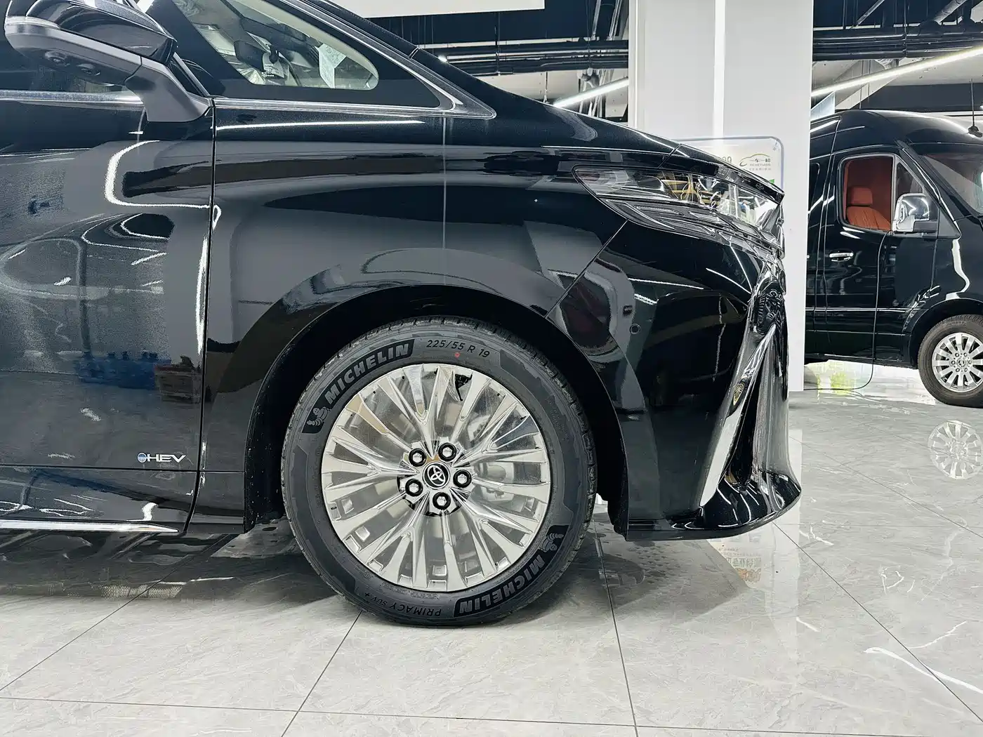 Toyota Alphard 2025 Hybrid 2.5L Prestige Gold Edition фото 7
