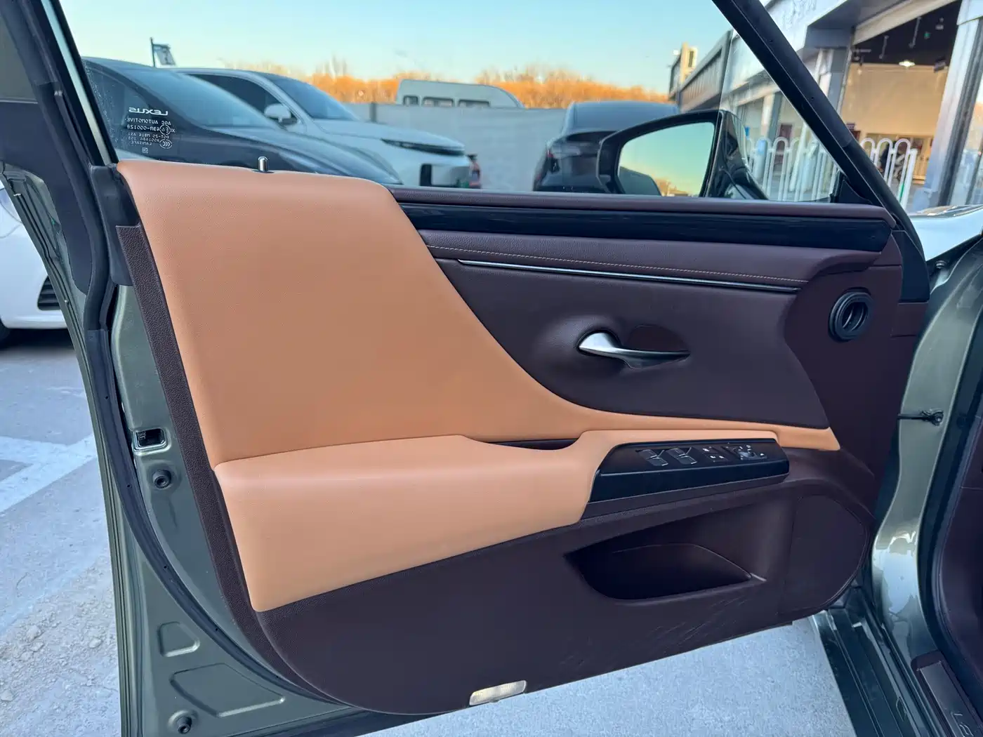 Фото 7 - Lexus ES