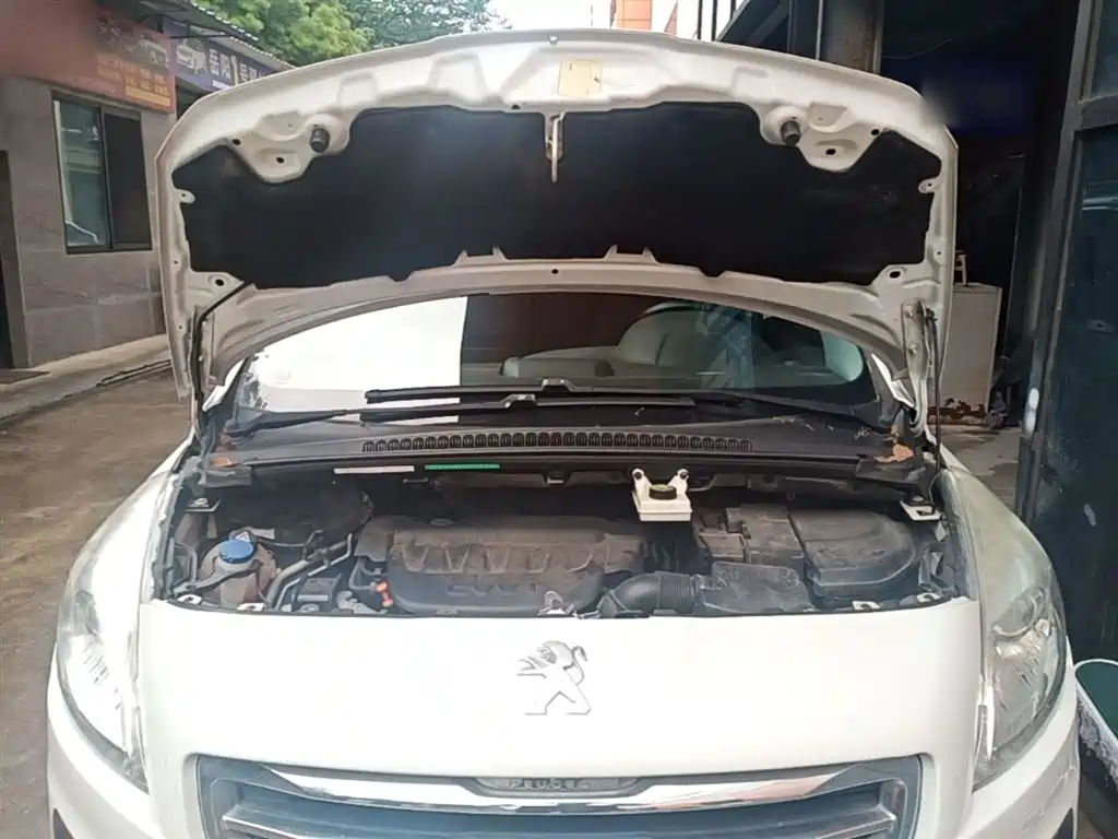 Peugeot 3008 2015 2.0L Automatic Classic Edition фото 20