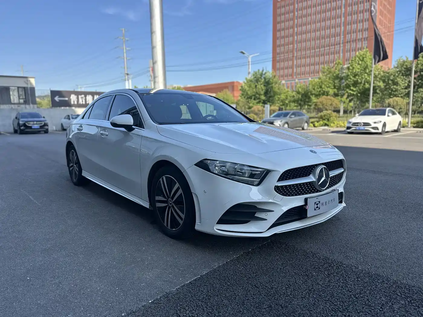 Mercedes-Benz A-Class 2019 A 180 L Sport Sedan фото 3