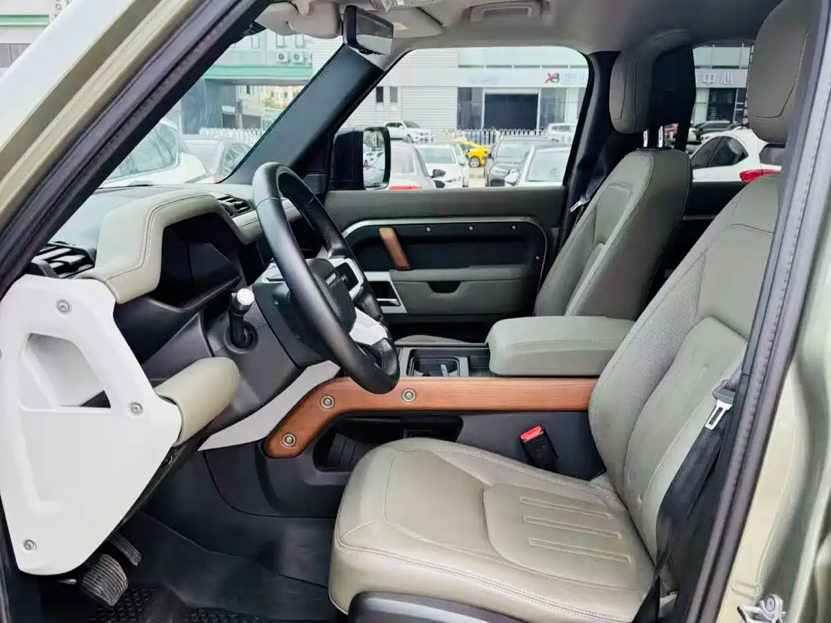 Land Rover Defender 2020 110 P400 Dark Special Edition фото 4