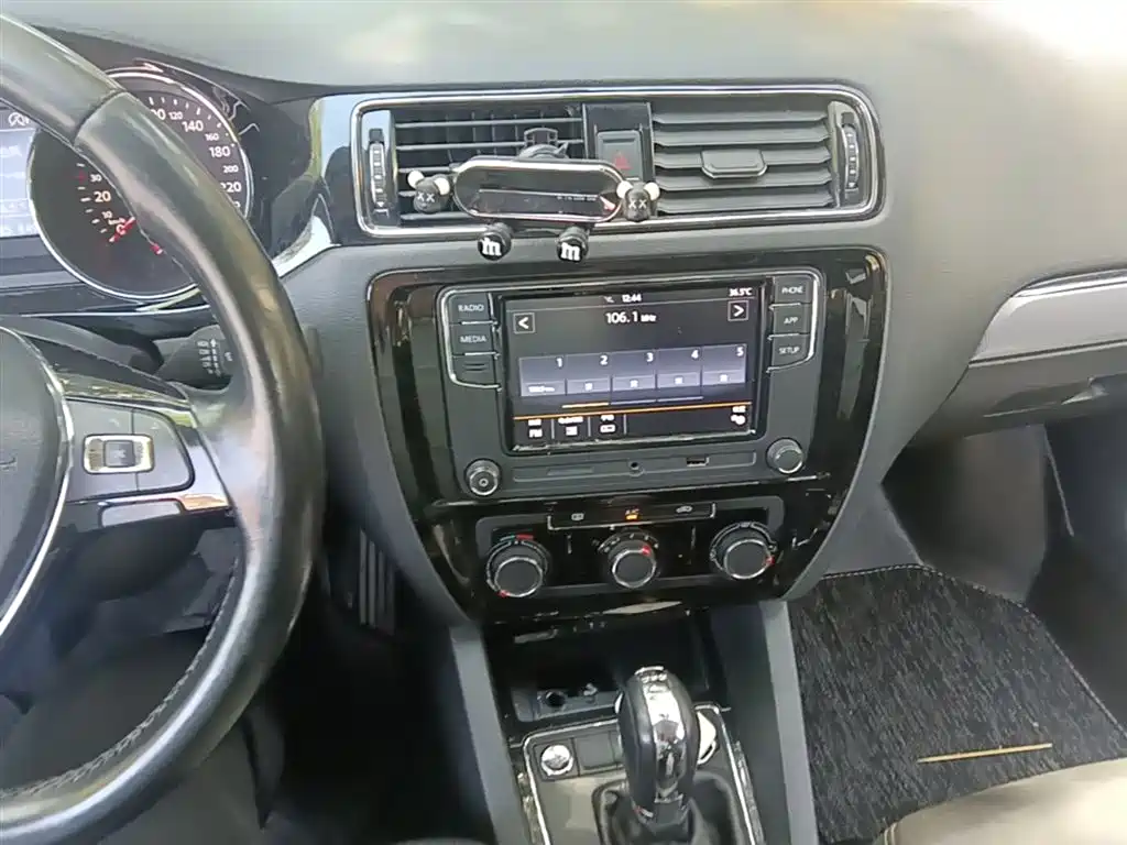 Volkswagen Sagitar 2018 280TSI DSG Spark Edition фото 20