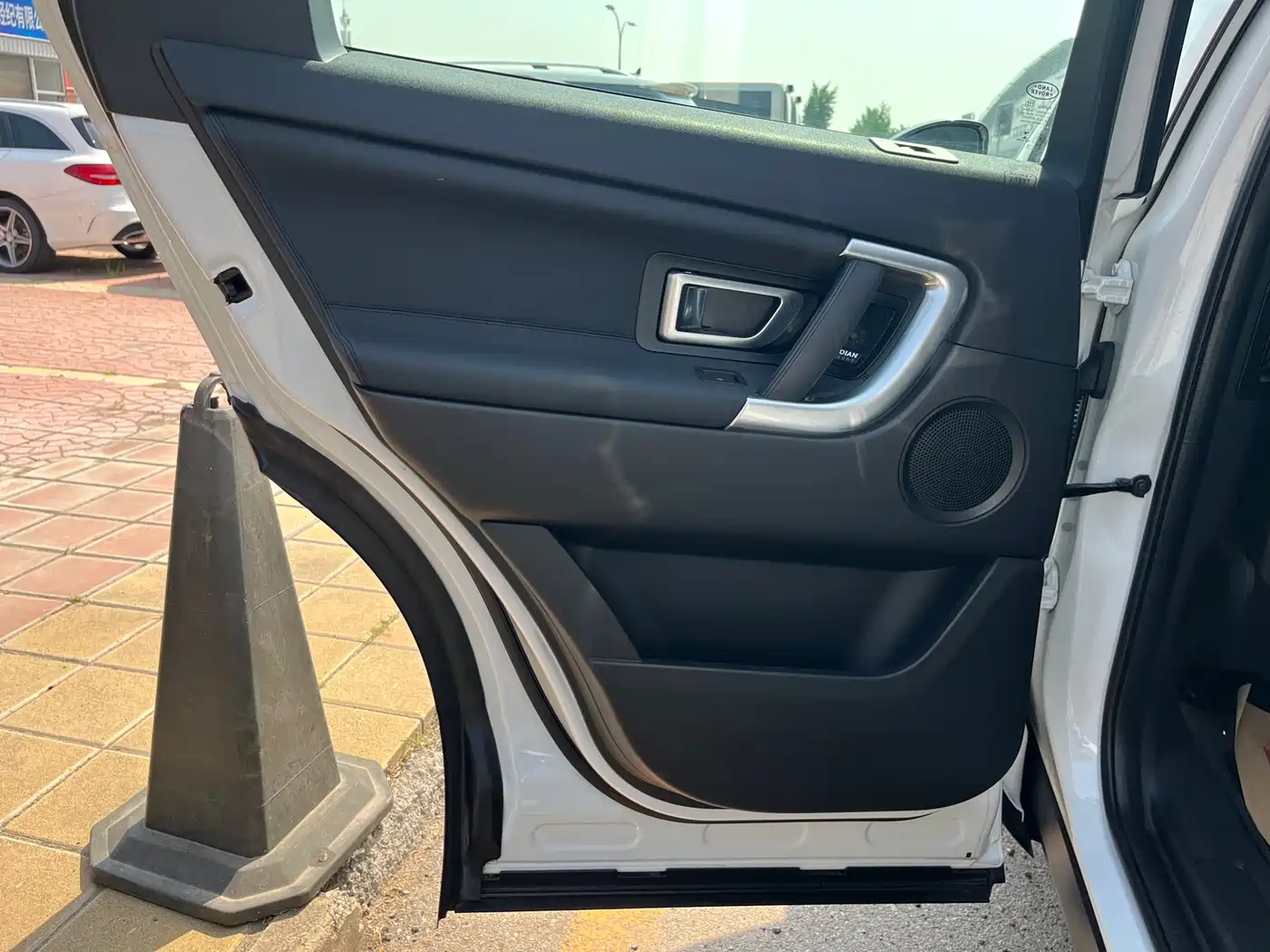 Land Rover Discovery Sport 2018 240PS HSE Edition фото 18
