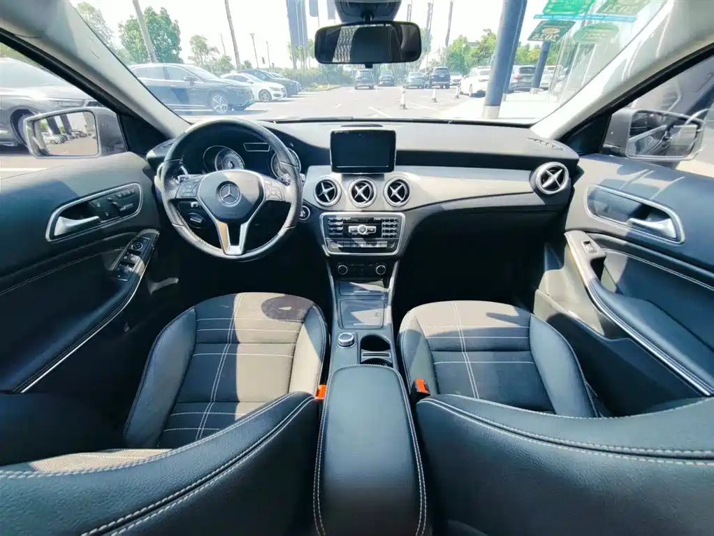 Mercedes-Benz GLA (Import) 2015 GLA 200 фото 17