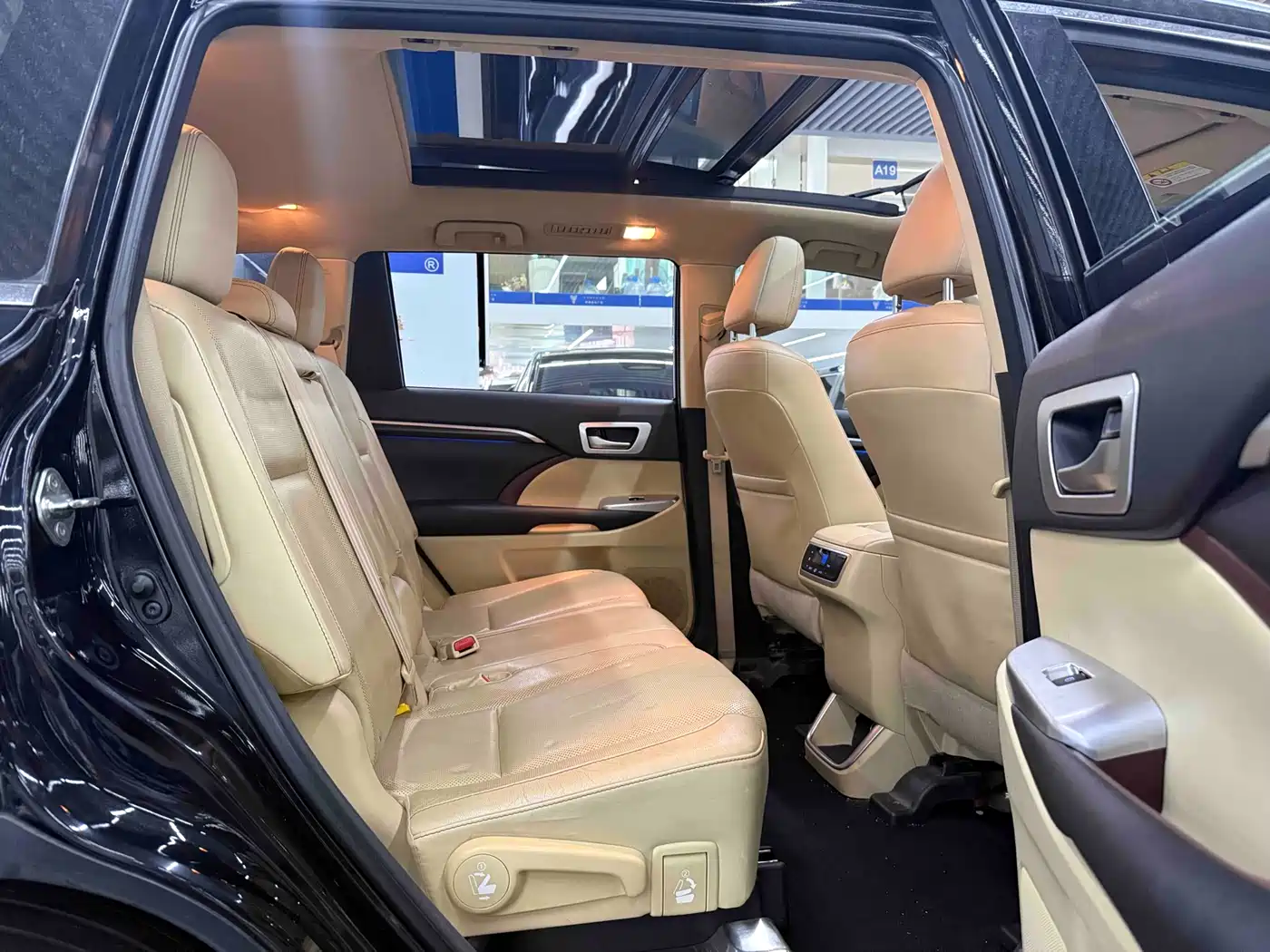 Toyota Highlander 2015 2.0T AWD Ultimate Edition 7-seater фото 8