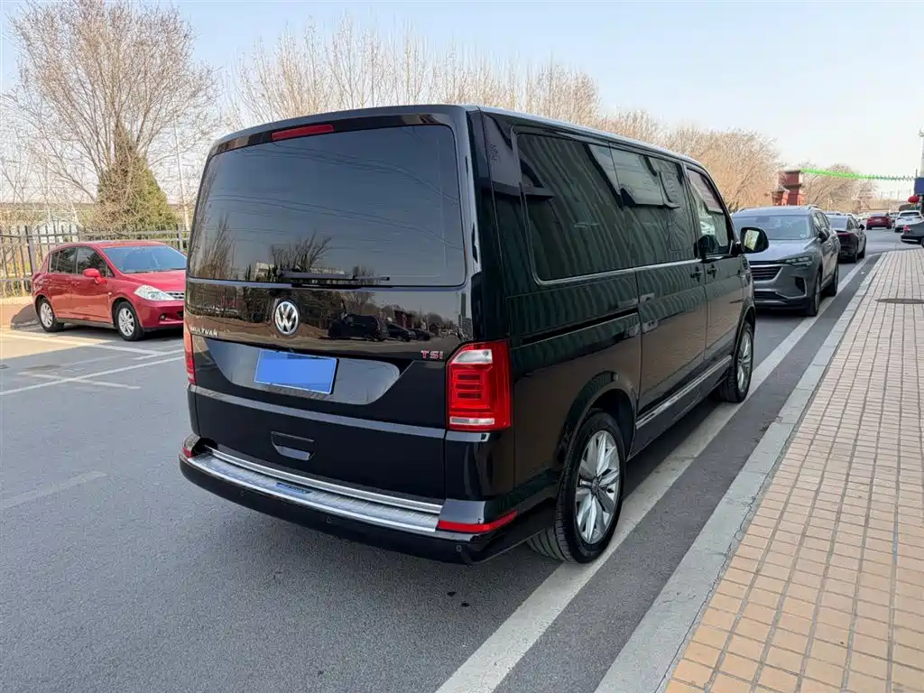 Volkswagen Multivan 2018 2.0TSI 4WD Premium Edition 7-Seater фото 14