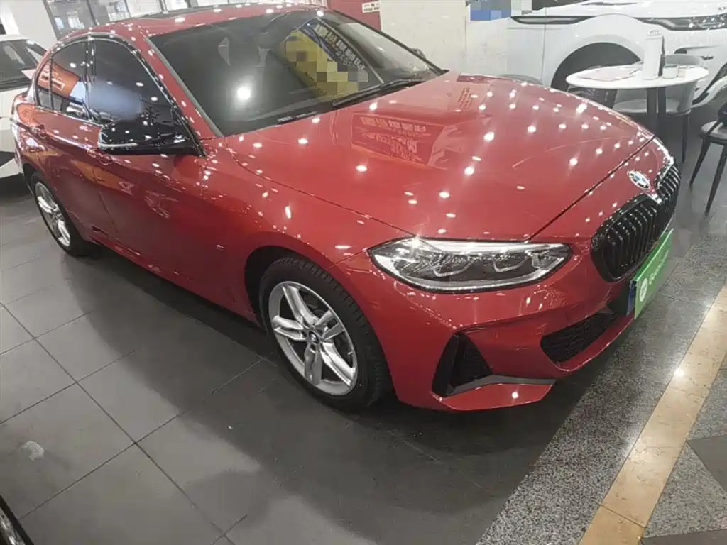 BMW 1 Series 2021 120i M Sport Shadow Edition фото 4