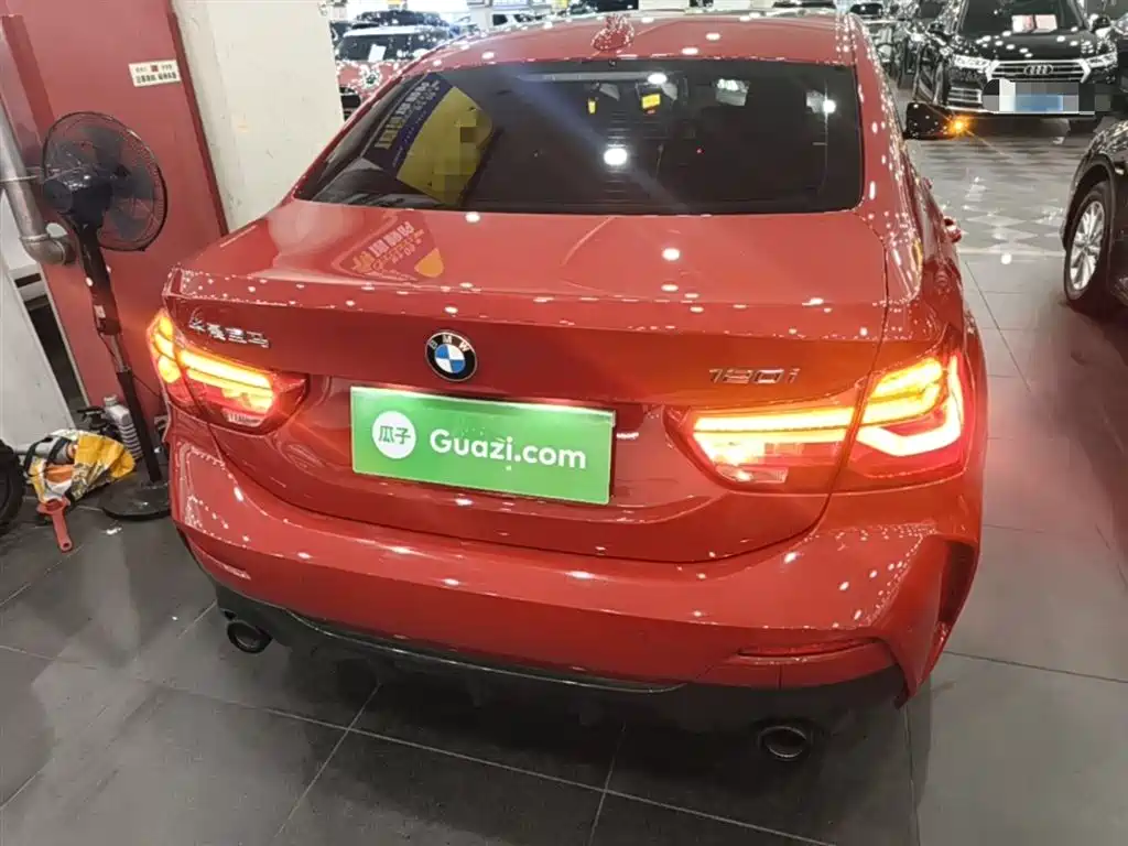 BMW 1 Series 2021 120i M Sport Shadow Edition фото 6
