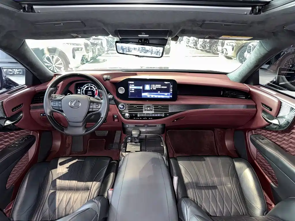 Lexus LS 2021 500h Executive Edition фото 23