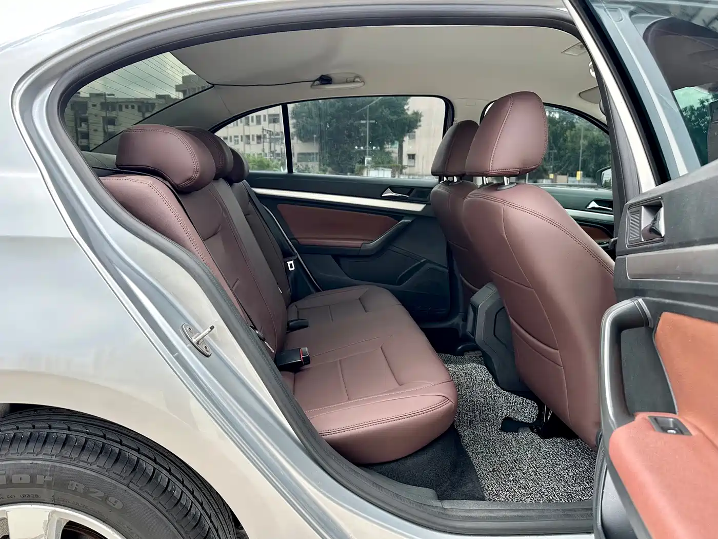 Volkswagen Lavida 2015 1.6L Automatic Trend Edition фото 16