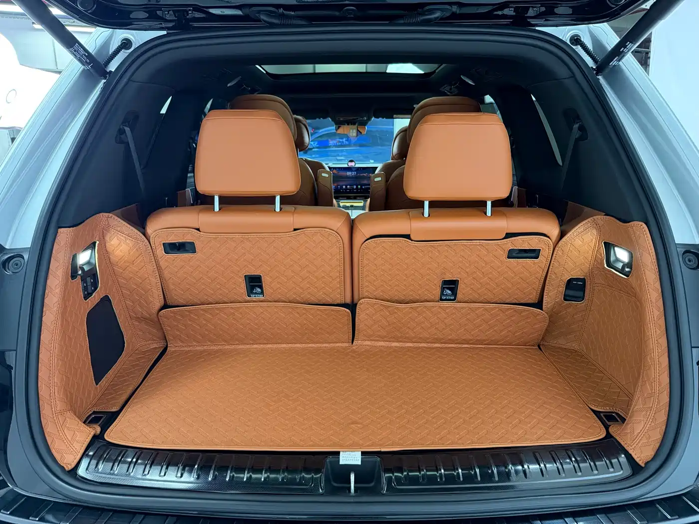 AITO Wenjie AITO M9 2024 Range Extender Max Edition 42kWh 6-seater фото 13