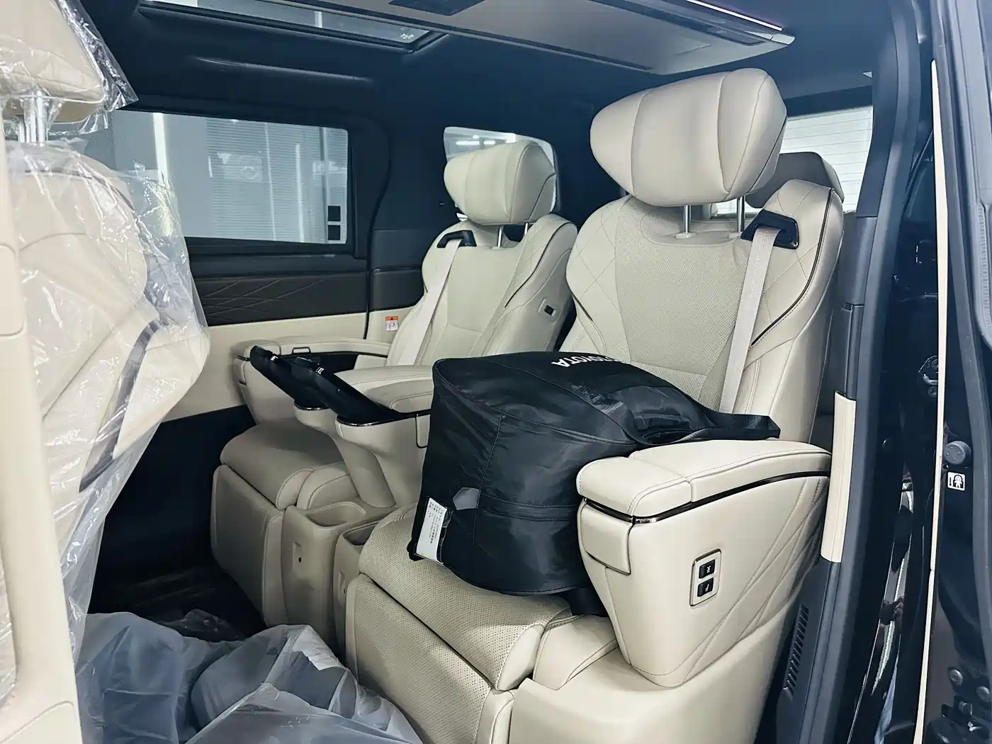 Toyota Alphard 2025 Hybrid 2.5L Prestige Gold Edition фото 6
