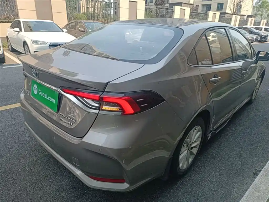 Toyota Corolla 2021 Hybrid 1.8L E-CVT Elite Edition фото 7
